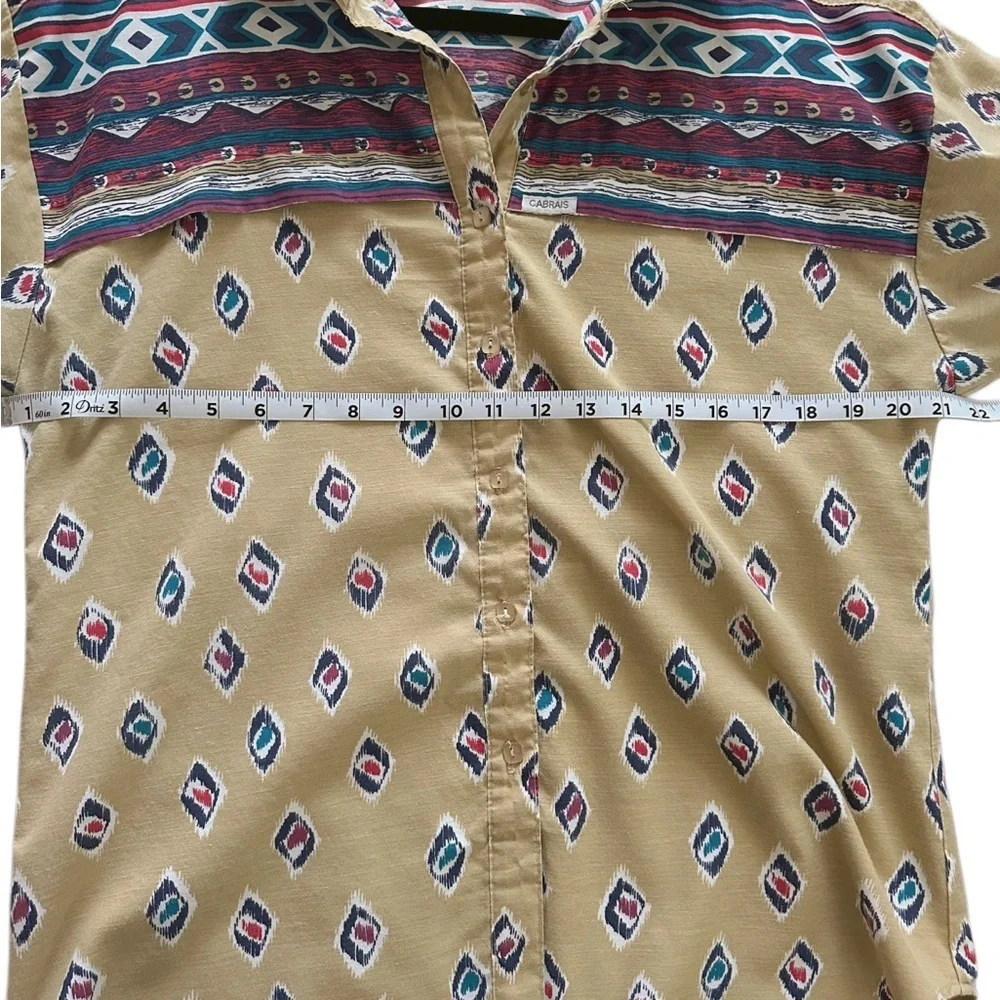 Geometric Patterned Button-Up Shirt - Picture 4 of 5